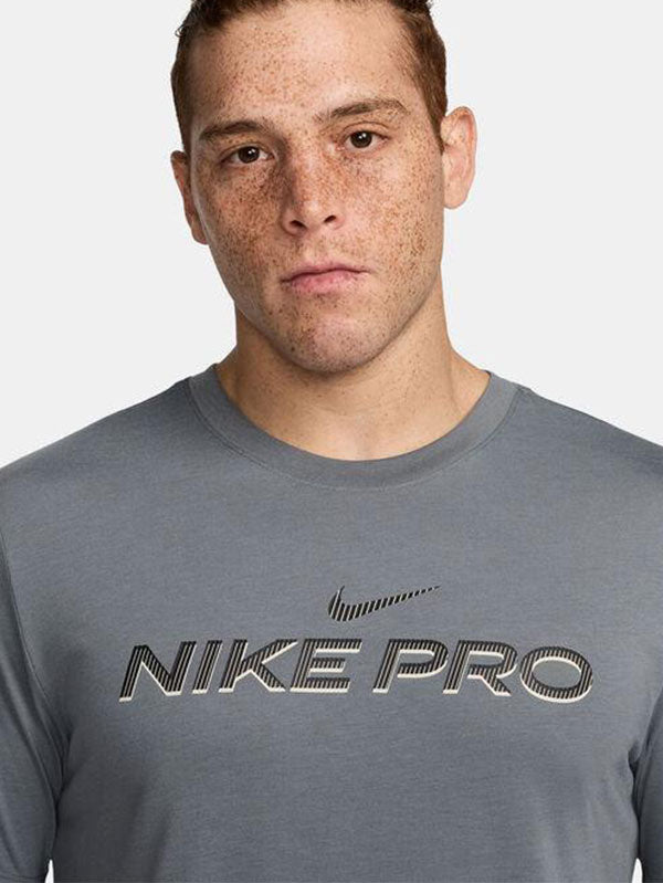 Nike pro T-shirt